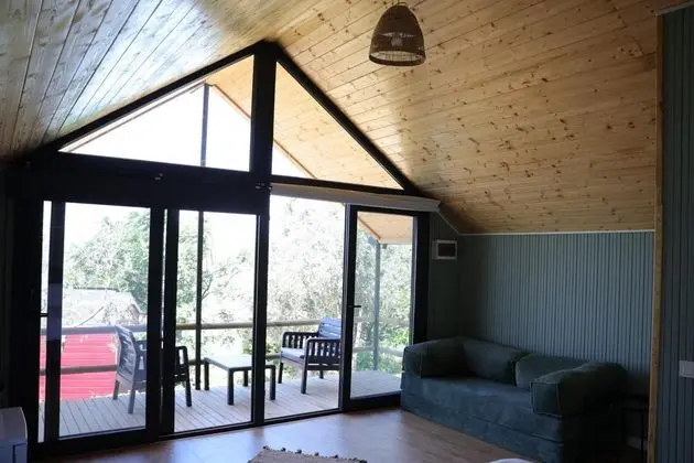 https://images.odamax.com/img/1920x1080/odamax/image/upload/Urlachi_iftli_i_202607231317552_green_house_urlachi_4_.jpg