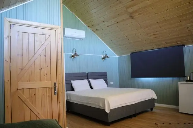 https://images.odamax.com/img/1920x1080/odamax/image/upload/Urlachi_iftli_i_202607231317554_green_house_urlachi_6_.jpg