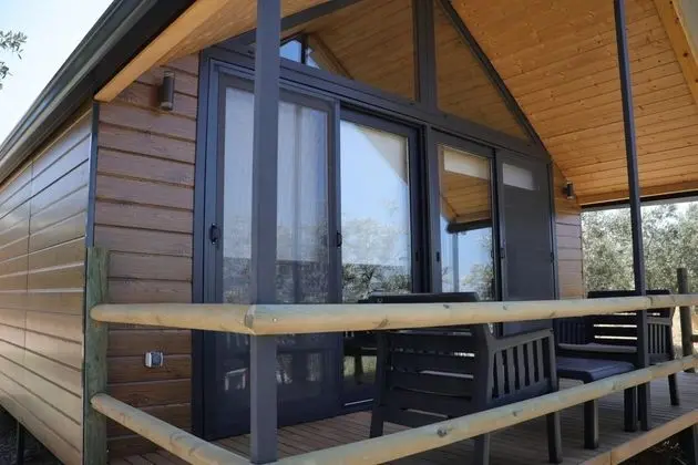 https://images.odamax.com/img/1920x1080/odamax/image/upload/Urlachi_iftli_i_202607231317560_green_house_urlachi_9_.jpg