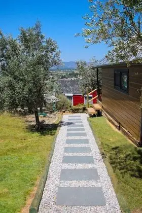 https://images.odamax.com/img/1920x1080/odamax/image/upload/Urlachi_iftli_i_202607231317563_green_house_urlachi_11_.jpg