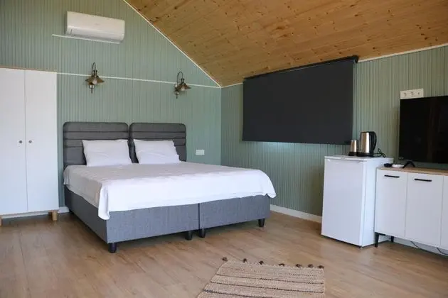 https://images.odamax.com/img/1920x1080/odamax/image/upload/Urlachi_iftli_i_202607231317571_green_house_urlachi_13_.jpg
