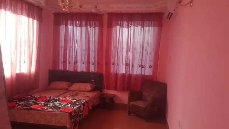 Tek Büyük Yataklı Oda, Ortak Banyo