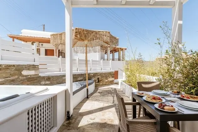 Luxury Tek Büyük veya İki Ayrı Yataklı Oda, Sıcak Su Havuzu