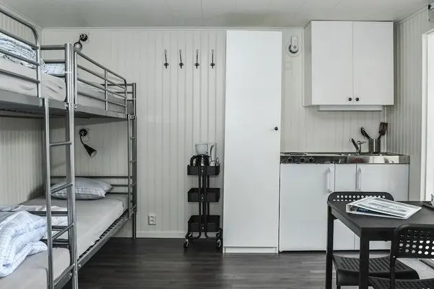 Kulübe, Ortak Banyo (No Running Water, B)