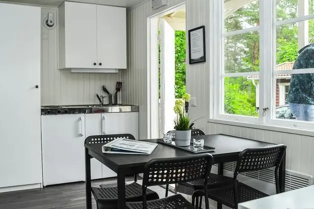 Kulübe, Ortak Banyo (No Running Water, B)