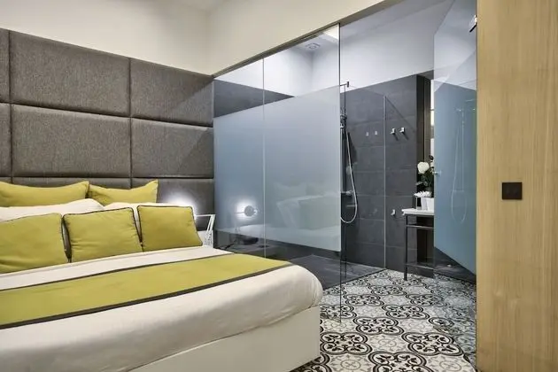 Deluxe Tek Büyük Yataklı Oda (Ground Floor With Patio)