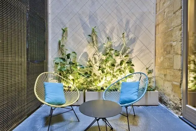 Deluxe Tek Büyük Yataklı Oda (Ground Floor With Patio)