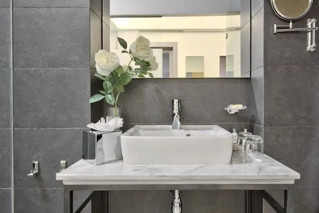 Deluxe Tek Büyük Yataklı Oda (Ground Floor With Patio)