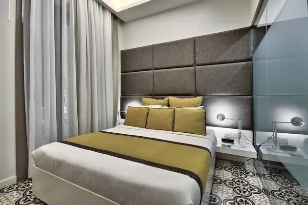 Deluxe Tek Büyük Yataklı Oda (Ground Floor With Patio)