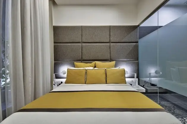 Deluxe Tek Büyük Yataklı Oda (Ground Floor With Patio)