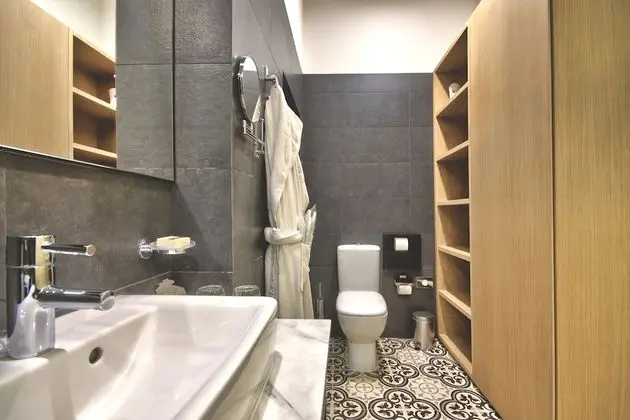 Deluxe Tek Büyük Yataklı Oda (Ground Floor With Patio)