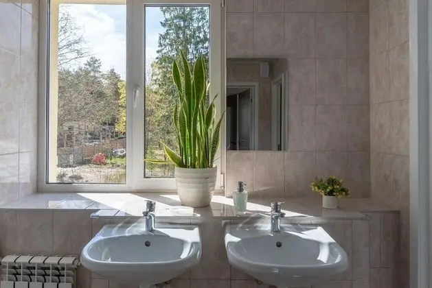 Tek Büyük veya İki Ayrı Yataklı Oda, Ortak Banyo