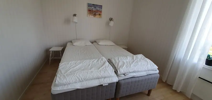 İki Ayrı Yataklı Oda, Ortak Banyo