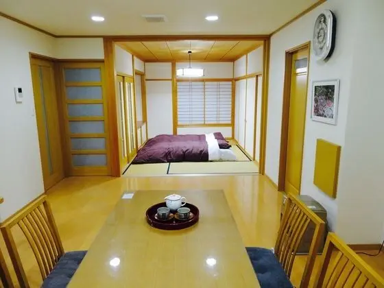 Ev (Private Vacation)