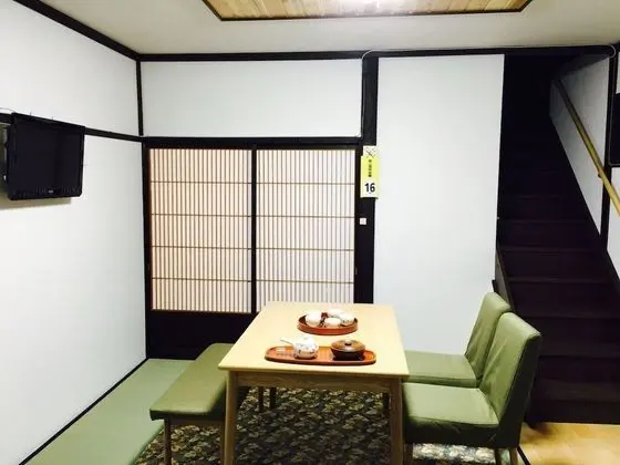 Ev (Private Vacation)
