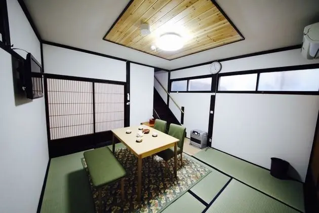 Ev (Private Vacation)