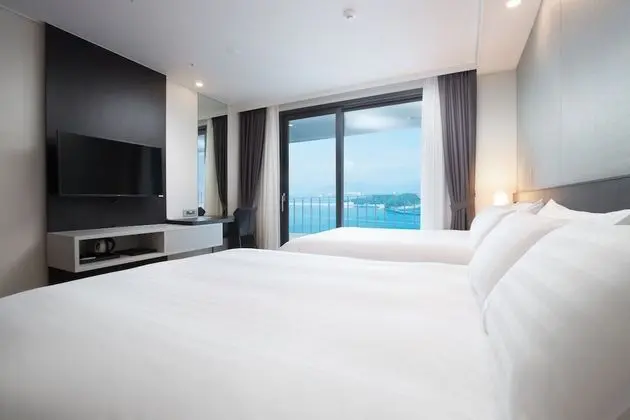 Ocean Family Twin Room (Ocean View) - Breakfast, Mirror ball Garden and Weekly Yacht for 1 pax