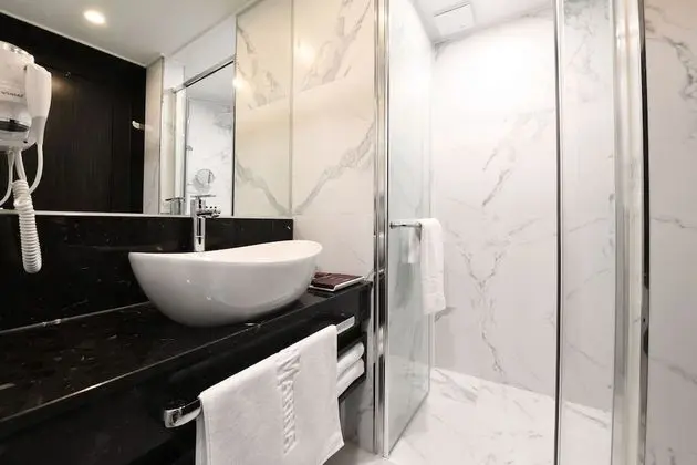 Ocean Family Twin Room (Ocean View) - Breakfast, Mirror ball Garden and Weekly Yacht for 1 pax