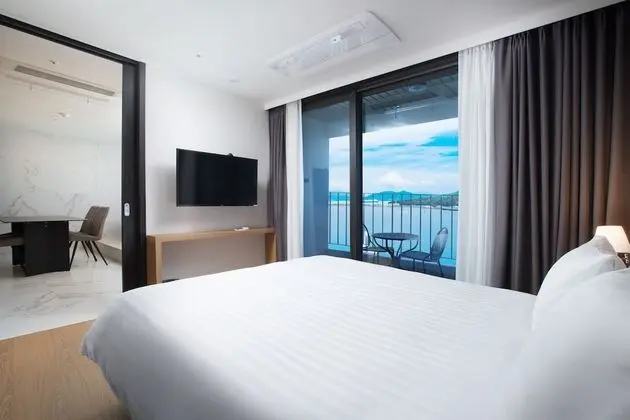 Ocean Jacuzzi Suite (Ocean View) - Breakfast, Mirror ball Garden and Weekly Yacht for 1 pax