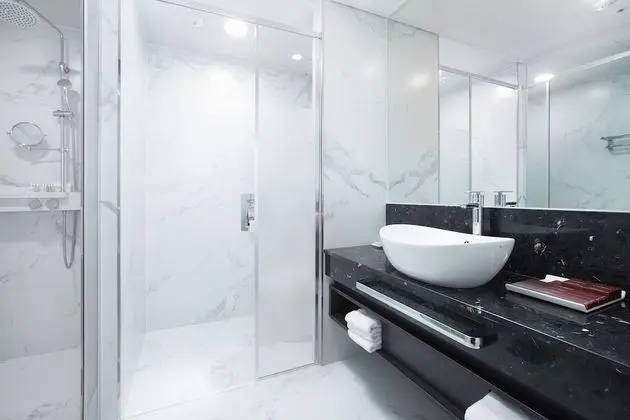 Ocean Jacuzzi Suite (Ocean View) - Breakfast, Mirror ball Garden and Weekly Yacht for 1 pax