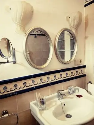 Büyük Yataklı Tek Kişilik Oda