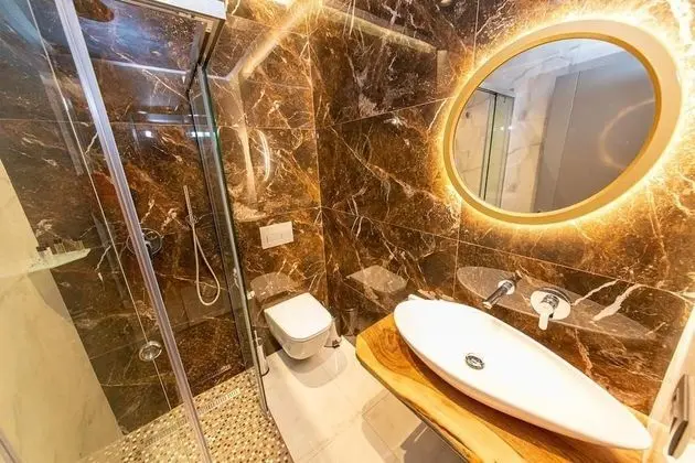 Deluxe Tek Büyük Yataklı Oda, Balkon, Deniz Manzaralı