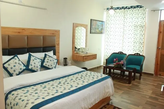 Premium Tek Büyük Yataklı Oda, 1 Yatak Odası, Balkon, Dağ Manzaralı