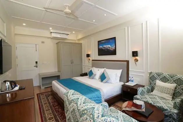 Premium Tek Büyük Yataklı Oda, 1 Yatak Odası, Balkon, Dağ Manzaralı