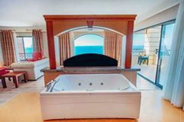Corner Suite