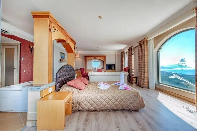 https://images.etstur.com/files/images/hotelImages/TR/51912/l/Utopia-World-Deluxe-Hotel-Oda-375747.jpg