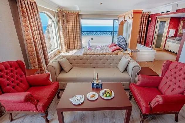 https://images.etstur.com/files/images/hotelImages/TR/51912/l/Utopia-World-Deluxe-Hotel-Oda-375752.jpg