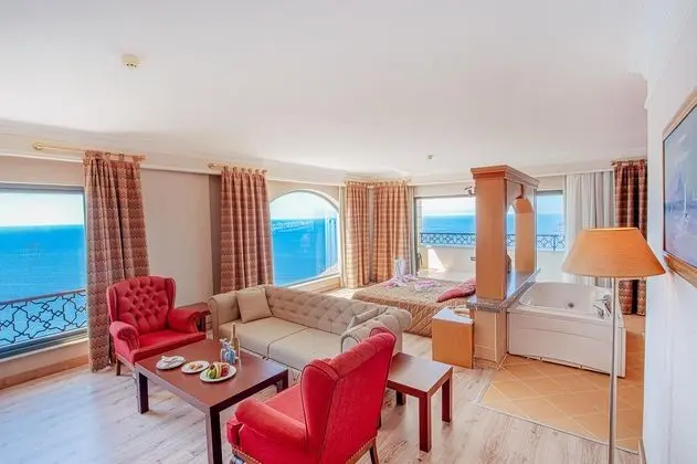 https://images.etstur.com/files/images/hotelImages/TR/51912/l/Utopia-World-Deluxe-Hotel-Oda-375757.jpg