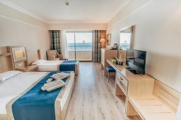 https://images.etstur.com/files/images/hotelImages/TR/51912/l/Utopia-World-Deluxe-Hotel-Oda-375866.jpg