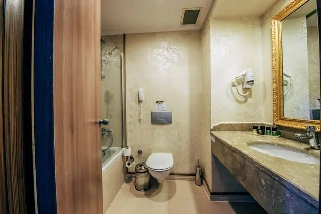 https://images.etstur.com/files/images/hotelImages/TR/51912/l/Utopia-World-Deluxe-Hotel-Oda-375872.jpg