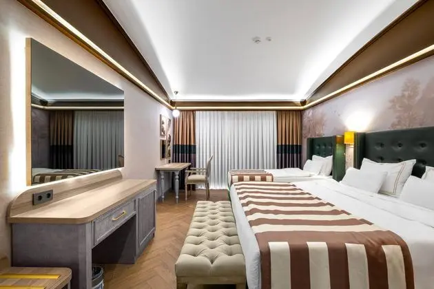 https://images.etstur.com/imgproxy/resize/2560x1440/files/images/hotelImages/etsrooms/247/Utopia_World_Hotel_20260525091527_0.jpg