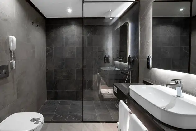 https://images.etstur.com/imgproxy/resize/2560x1440/files/images/hotelImages/etsrooms/247/Utopia_World_Hotel_20260525091528_1.jpg