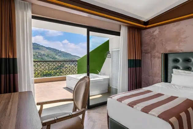 https://images.etstur.com/imgproxy/resize/2560x1440/files/images/hotelImages/etsrooms/247/Utopia_World_Hotel_20260525091531_4.jpg