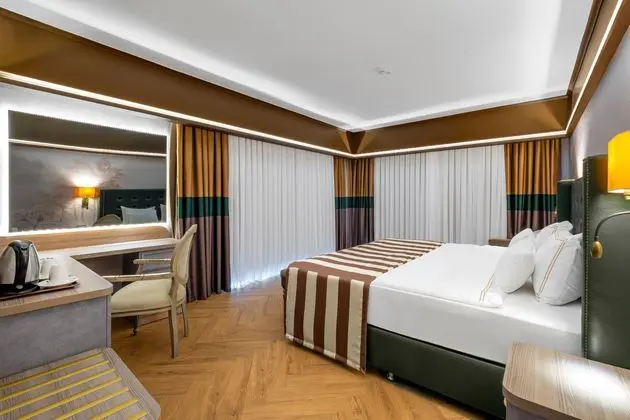 https://images.etstur.com/imgproxy/resize/2560x1440/files/images/hotelImages/etsrooms/247/Utopia_World_Hotel_20260605164243_5.jpg