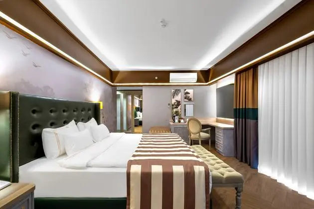 https://images.etstur.com/imgproxy/resize/2560x1440/files/images/hotelImages/etsrooms/247/Utopia_World_Hotel_20260605164244_6.jpg