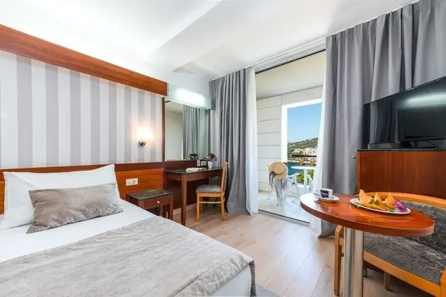 Standard Tek Büyük veya İki Ayrı Yataklı Oda, Balkon, Deniz Manzaralı