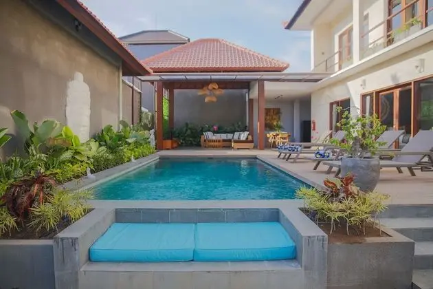 Villa, 4 Yatak Odası, Havuz Manzaralı