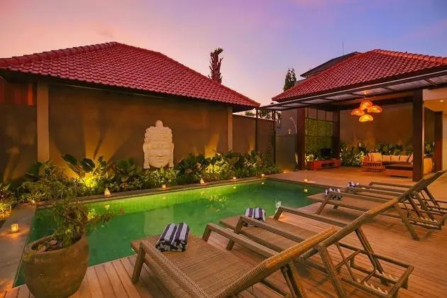 Villa, 4 Yatak Odası, Havuz Manzaralı