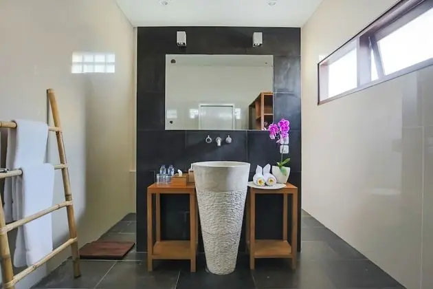 Villa, 4 Yatak Odası, Havuz Manzaralı
