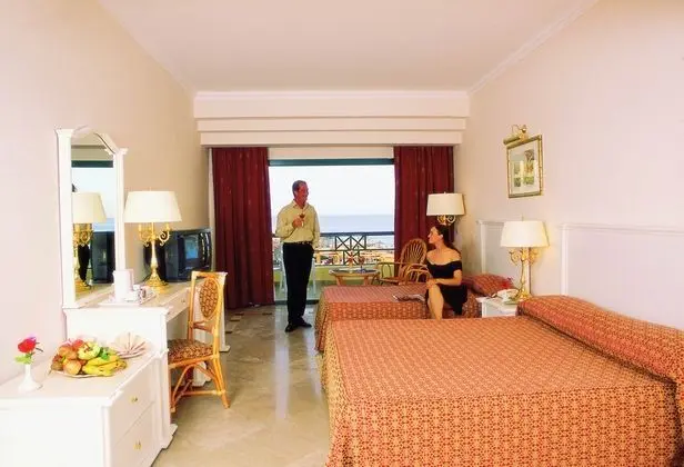 Suit Three Bedrooms Two Bathrooms
