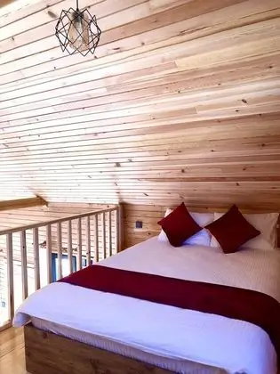 Dağ Evi, Şehir veya Dağ Manzaralı, Şömineli ve Balkonlu