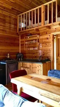 Dağ Evi, Şehir veya Dağ Manzaralı, Şömineli ve Balkonlu
