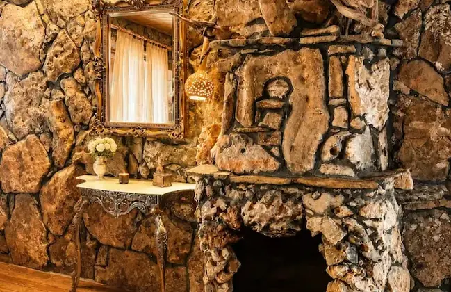 6 Kişilik Şömineli Taş Ev - Sadece Oda