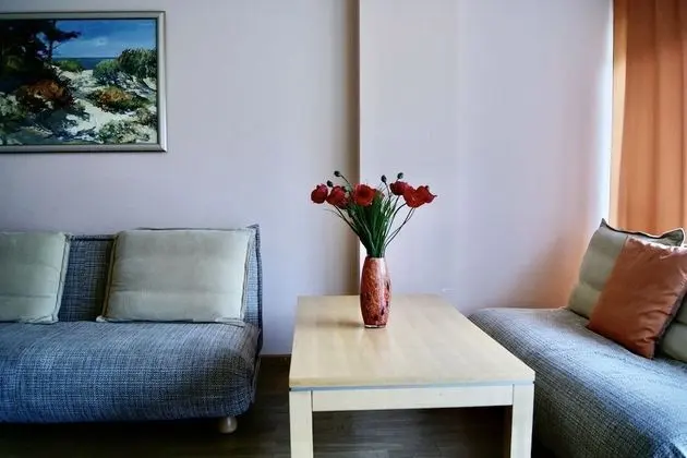 Stüdyo, Avlu Manzaralı