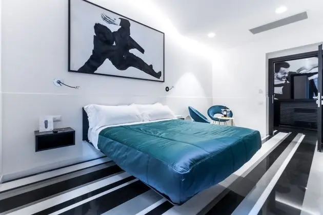 Senior Tek Büyük Yataklı Oda