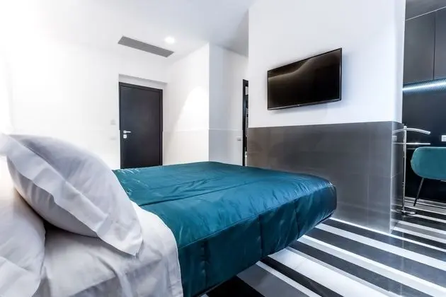 Senior Tek Büyük Yataklı Oda